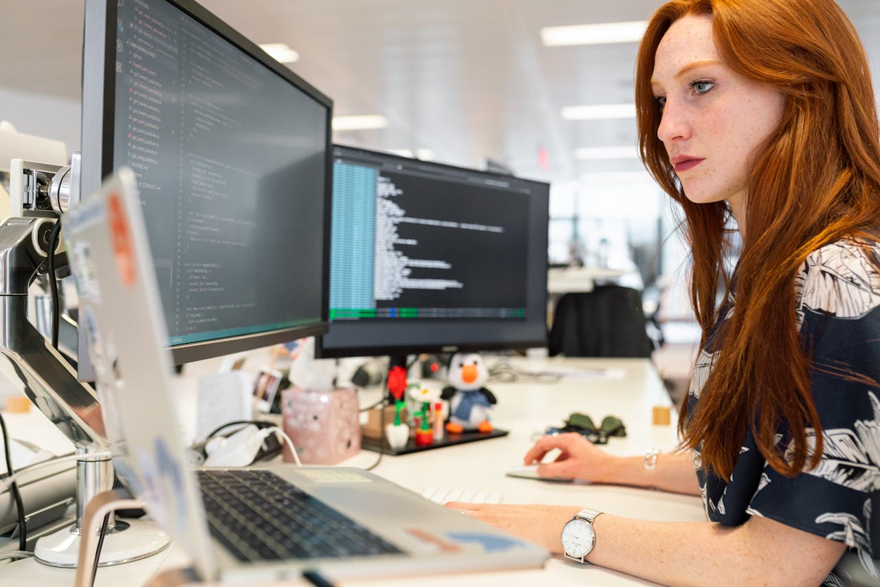 Software developer werkt met ai